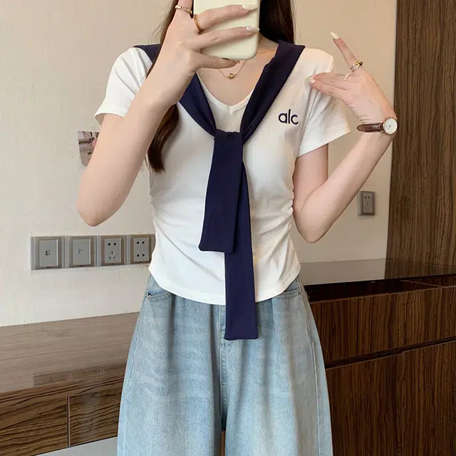 Kiki Clothing Boutique v T