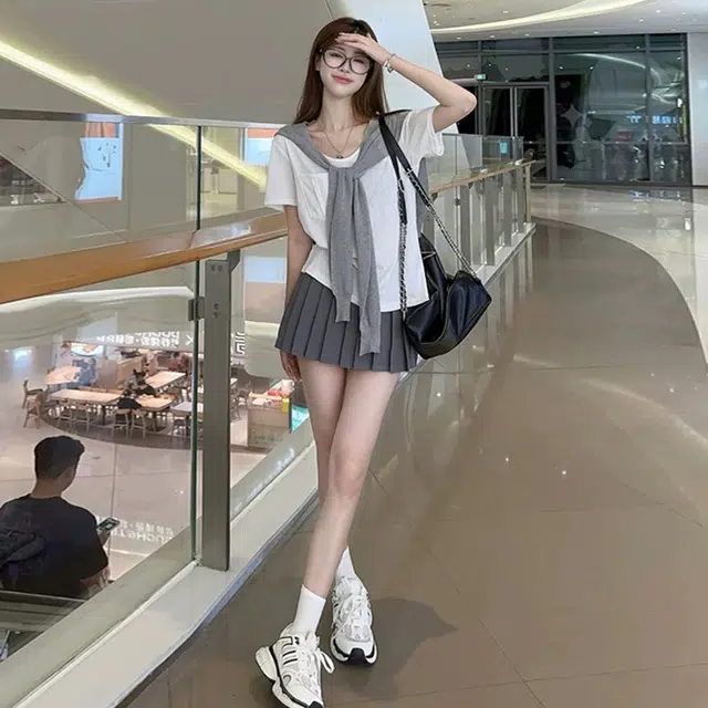 Kiki Clothing Boutique T