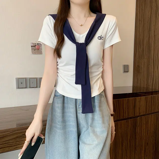 Kiki Clothing Boutique v T