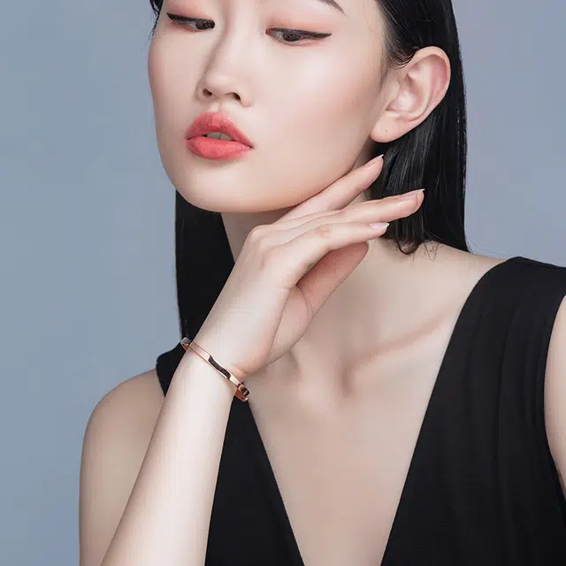 S925