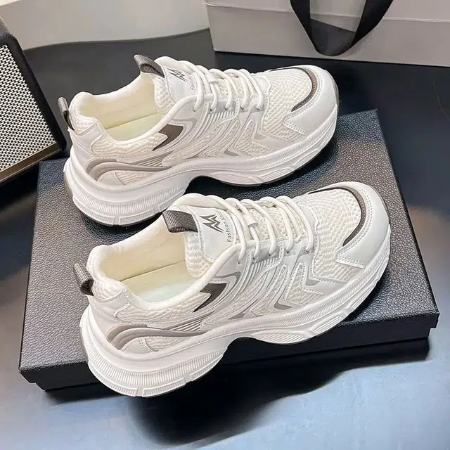 运动舒适简约百搭的秋季厚底女运动鞋 低帮 老爹鞋 女款