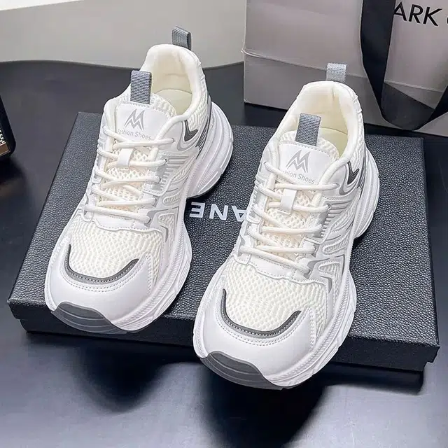 运动舒适简约百搭的秋季厚底女运动鞋 低帮 老爹鞋 女款