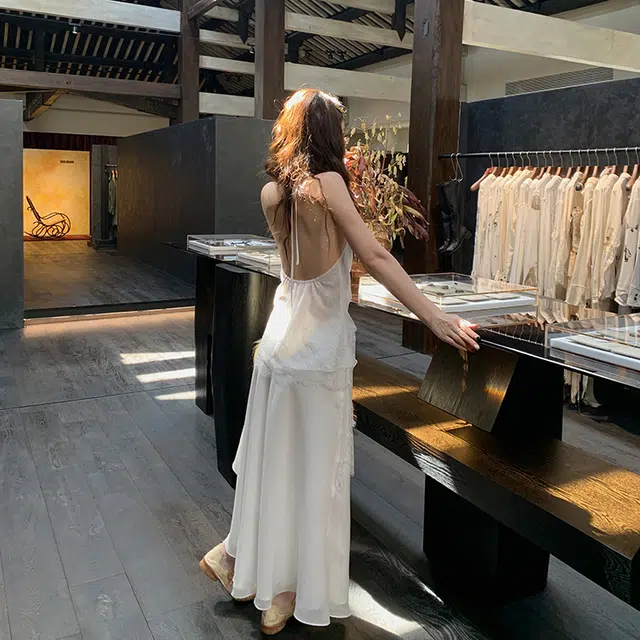 敲模女孩 法式纯欲风复古微透蕾丝打底设计感重工不规则荷叶边半身裙吊带连衣裙 女款