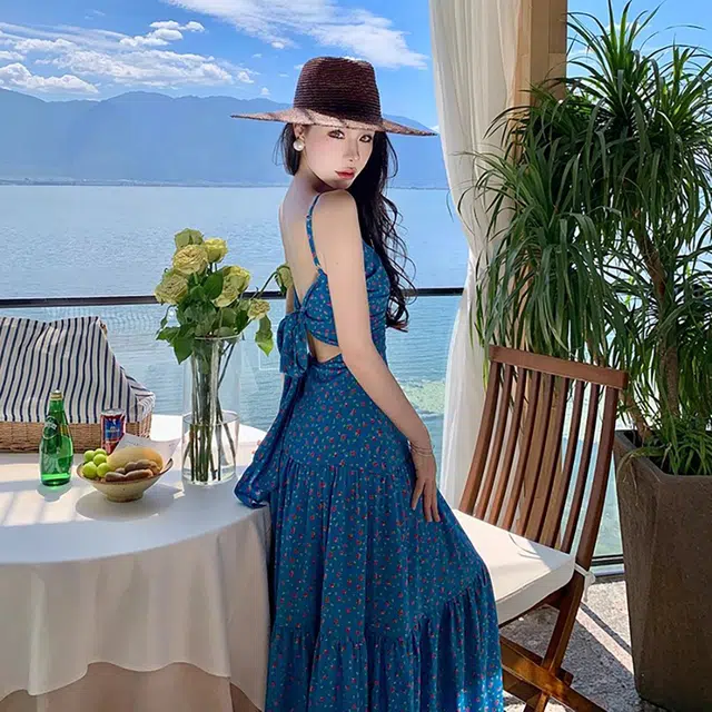 敲模女孩 法式纯欲风碎花气质蝴蝶结露背收腰辣妹海边度假风吊带连衣裙 女款