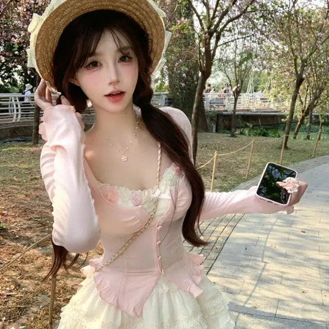 敲模女孩 法式甜美风蕾丝吊带立体花朵收腰假两件修身长袖开衫高腰蓬蓬短裙裙装套装 女款