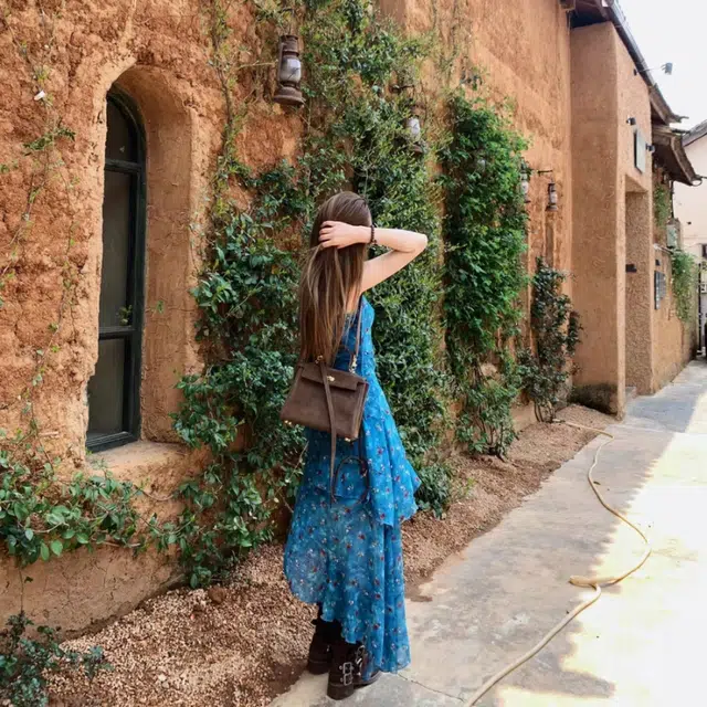 敲模女孩 茶歇复古法式纯欲风辣妹气质百搭不规则碎花收腰修身吊带连衣裙 女款