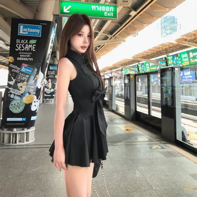 困住大象 舒适时尚通勤与纯欲风设计感蕾丝裙装套装 女款