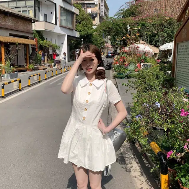 敲模女孩 学院风竖纹肌理感气质收腰衬衫百褶裙子短袖连衣裙 女款