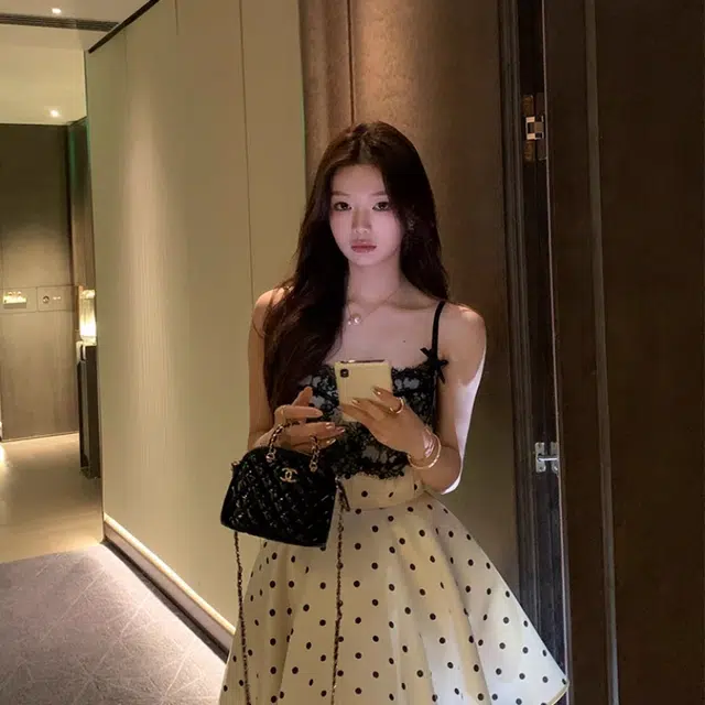 敲模女孩 纯欲风甜辣妹性感蕾丝拼接波点设计感收腰修身公主风吊带连衣裙 女款