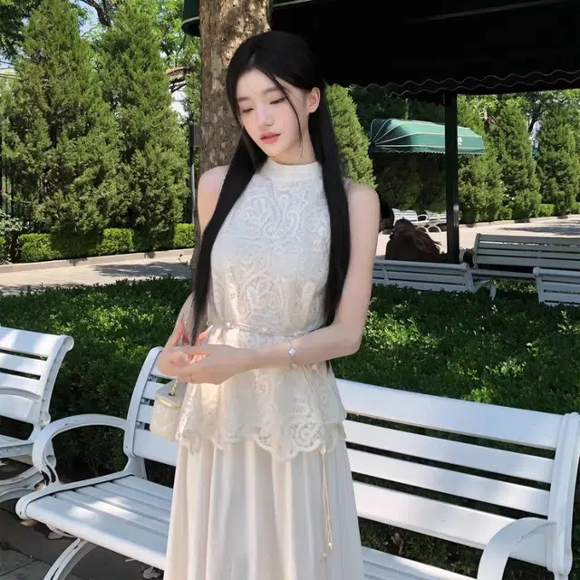 敲模女孩 纯欲风设计感蕾丝挂脖上衣高腰垂感半身裙裙装套装 女款