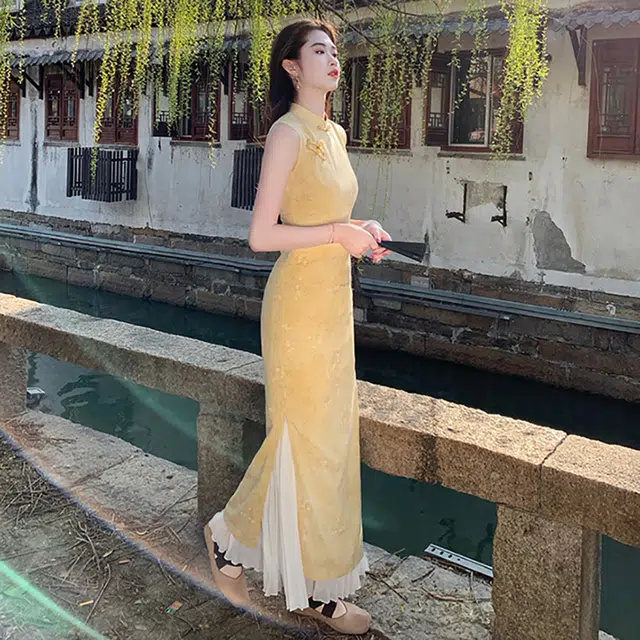 敲模女孩 新中式国风改良旗袍暗纹提花设计感温婉复古大气收腰修身无袖连衣裙 女款 黄色
