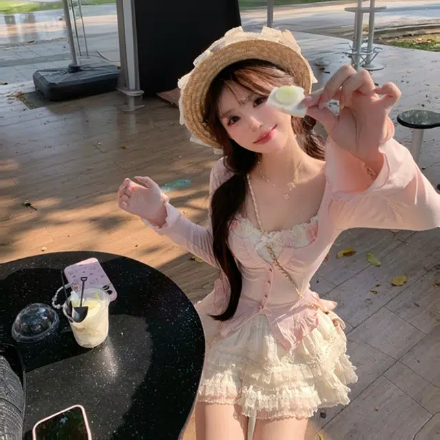 敲模女孩 法式甜美风蕾丝吊带立体花朵收腰假两件修身长袖开衫高腰蓬蓬短裙裙装套装 女款