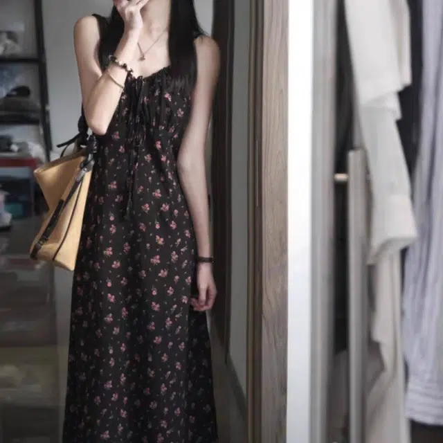 敲模女孩 法式纯欲风碎花收腰气质度假风吊带连衣裙 女款