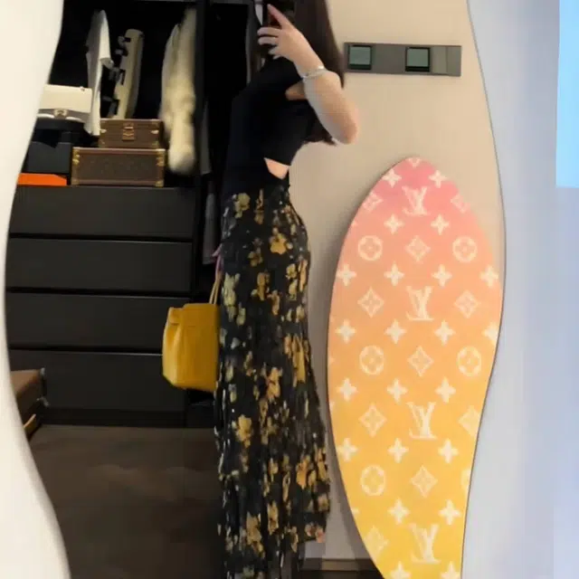 敲模女孩 纯欲风辣妹修身收腰短袖上衣高腰碎花不规则半身裙气质裙装套装 女款 黑色