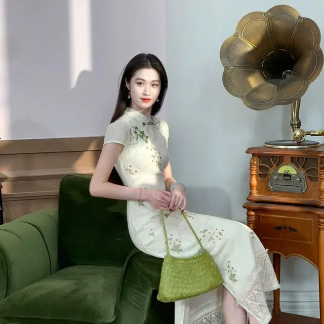 敲模女孩 新中式复古绣花蕾丝拼接收腰气质短袖连衣裙  女款