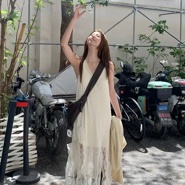 敲模女孩 法式慵懒风重工蕾丝拼接不规则下摆设计感长裙内搭薄款长裙裙装套装 女款