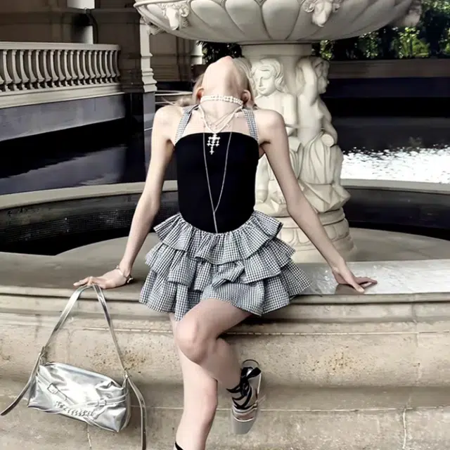 敲模女孩 美式纯欲风辣妹挂脖抹胸收腰格纹拼接蛋糕层次蓬蓬吊带连衣裙 女款