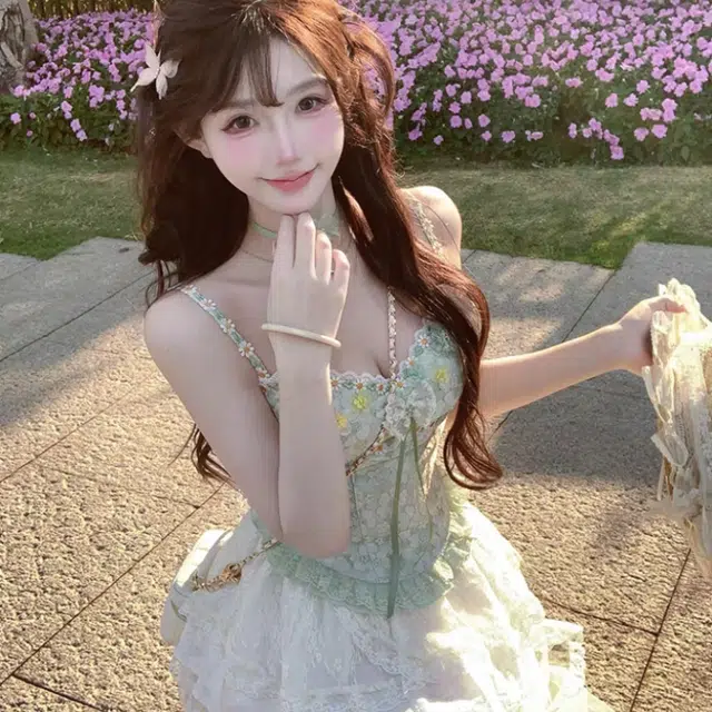 敲模女孩 甜美风立体花朵设计感修身收腰吊带上衣纯欲高腰不规则蕾丝拼接短裙裙装套装 女款