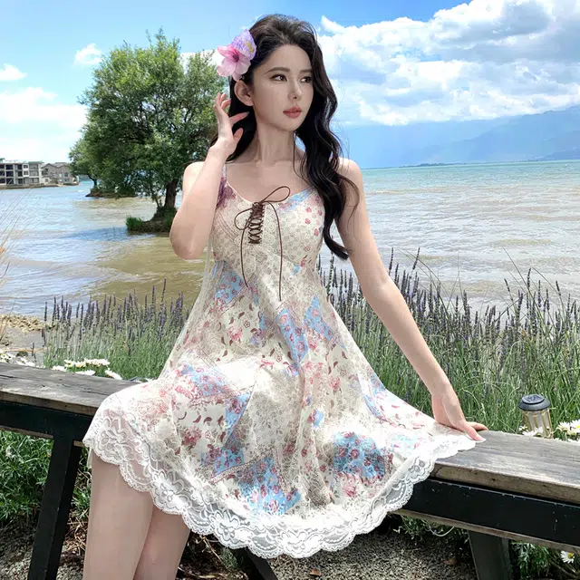 敲模女孩 法式纯欲风复古碎花蕾丝拼接收腰气质度假风吊带连衣裙 女款