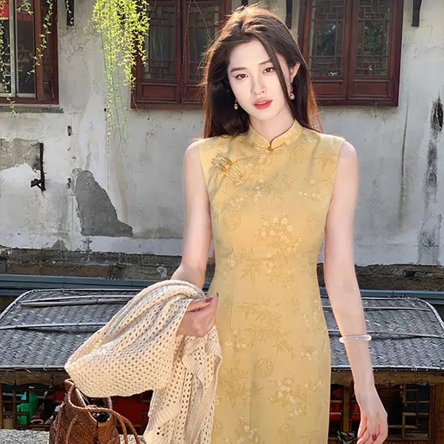敲模女孩 新中式国风改良旗袍暗纹提花设计感温婉复古大气收腰修身无袖连衣裙 女款 黄色