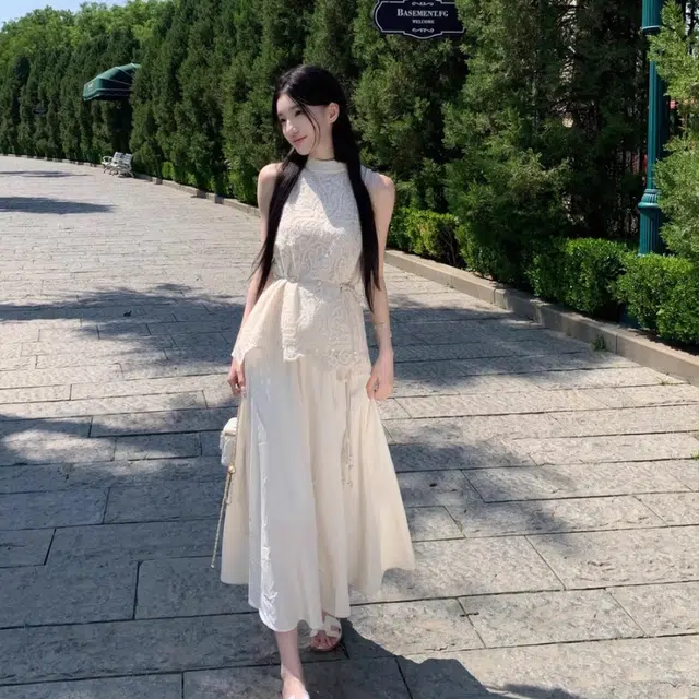 敲模女孩 纯欲风设计感蕾丝挂脖上衣高腰垂感半身裙裙装套装 女款