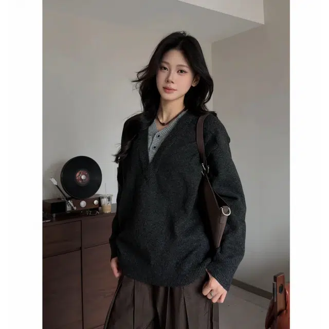 v