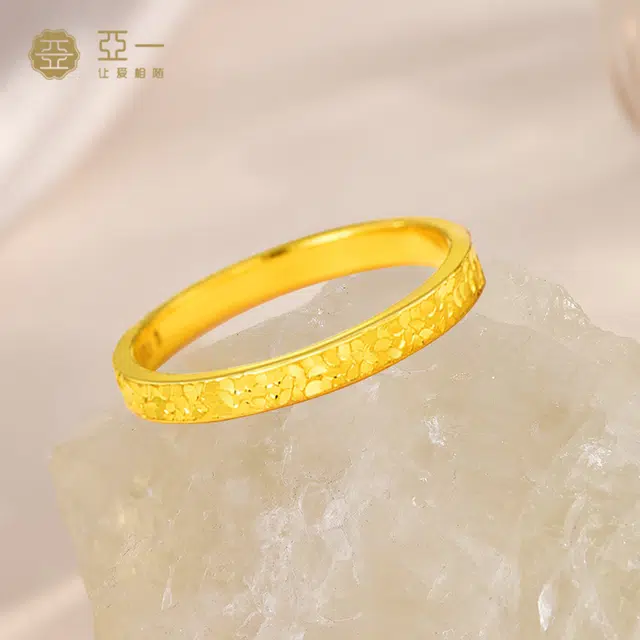 亚一 爆闪碎碎冰 闪耀轻奢时尚 精致璀璨 高级感 日常通勤百搭 足金 一口价 黄金戒指 女款