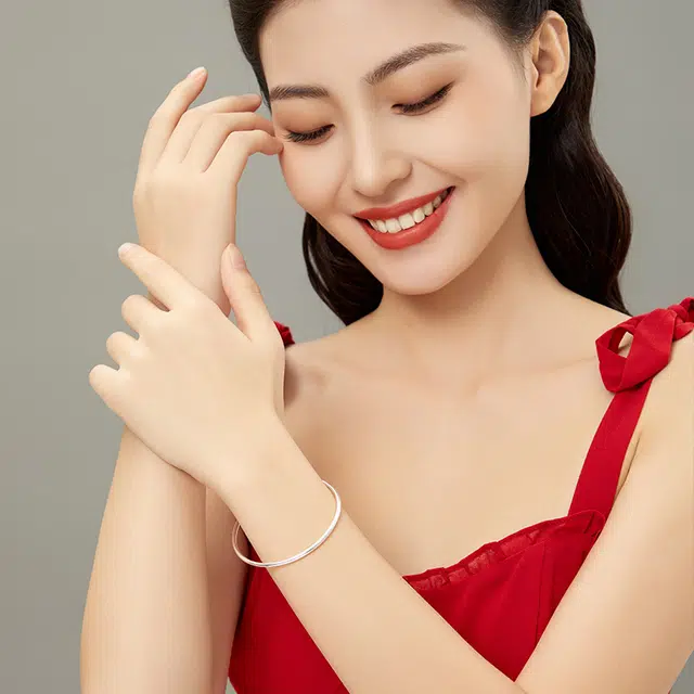 亚一 光面细圈 轻奢高雅 简约百搭 气质时尚 足银 手镯 女款