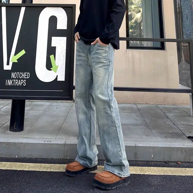 悍戈 美式休闲高街风百搭直筒微喇牛仔裤 男款
