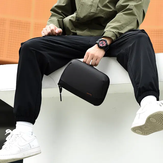 度森袋鼠 时尚百搭轻便数据线配件随行包数码旅行便携手拿包 牛津布 出行收纳包 男款 多色