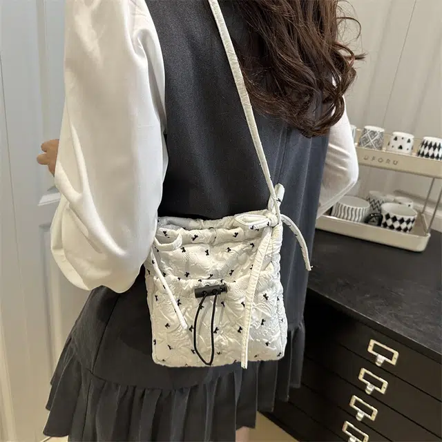 度森袋鼠 潮流时尚蝴蝶结褶皱韩系洋气简约通勤 尼龙 斜挎单肩包 常规 女款 多色