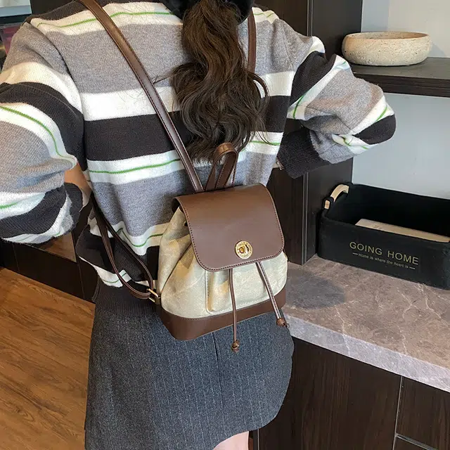 Dusun Kangaroo Oil Painting Light Shadow Backpack