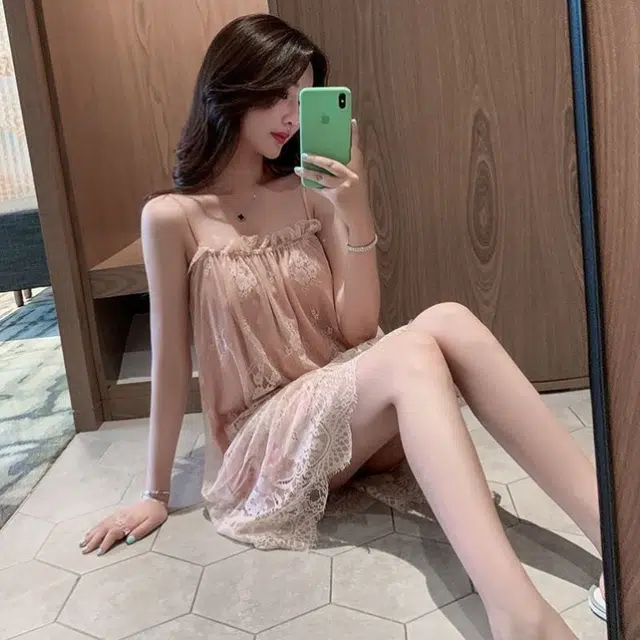 崇朵  吊带蕾丝边低胸睡裙 大码性感免脱小胸
