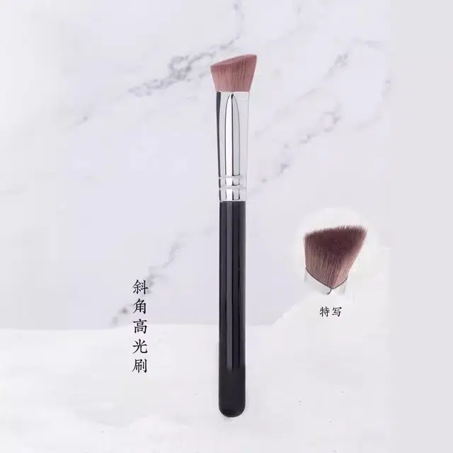 未来枫情  斜三角熨斗高光提亮泪沟化妆刷 修容柔软贴合轮廓