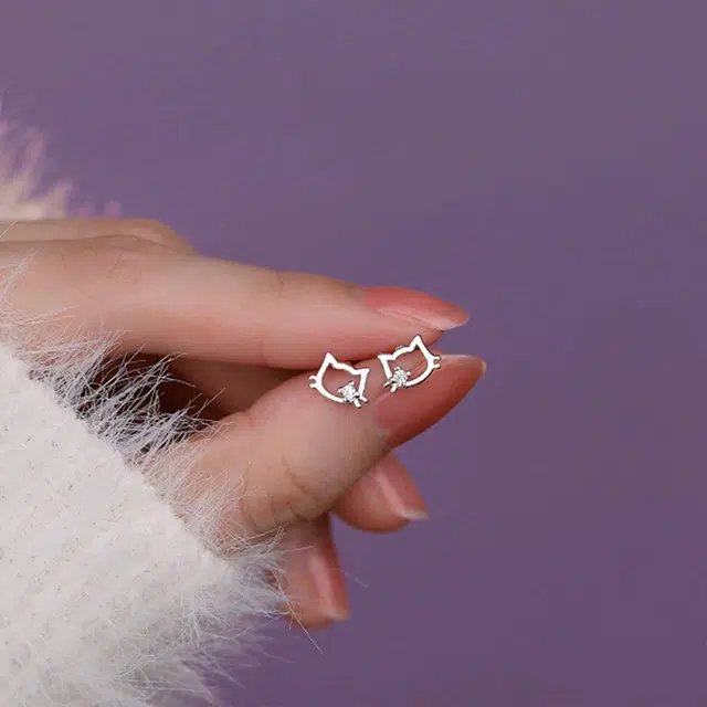养耳洞 睡觉免摘 极昼 简约小巧甜美可爱猫咪高级感 精致轻奢气质镂空光面立体设计感日常通勤百搭 合金 耳钉 男女同款情侣款