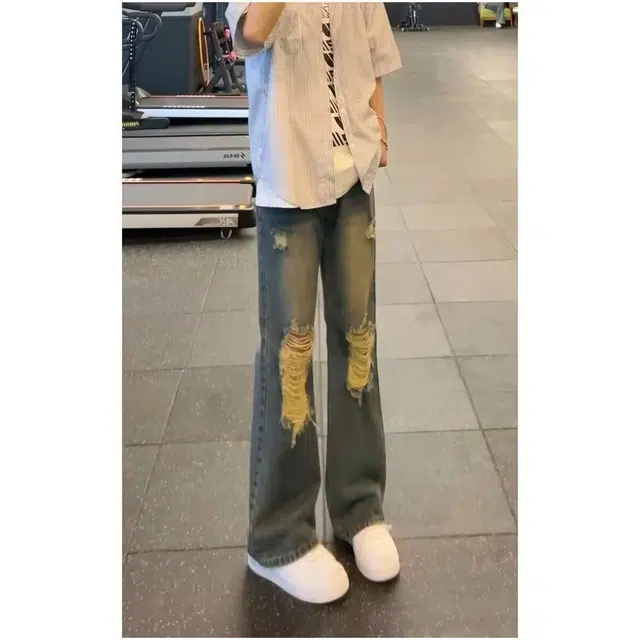 棉基因 美式高街水洗做旧柳叶弯刀复古做旧宽松中腰微喇破洞百搭基础款透气弹力牛仔裤 男女同款