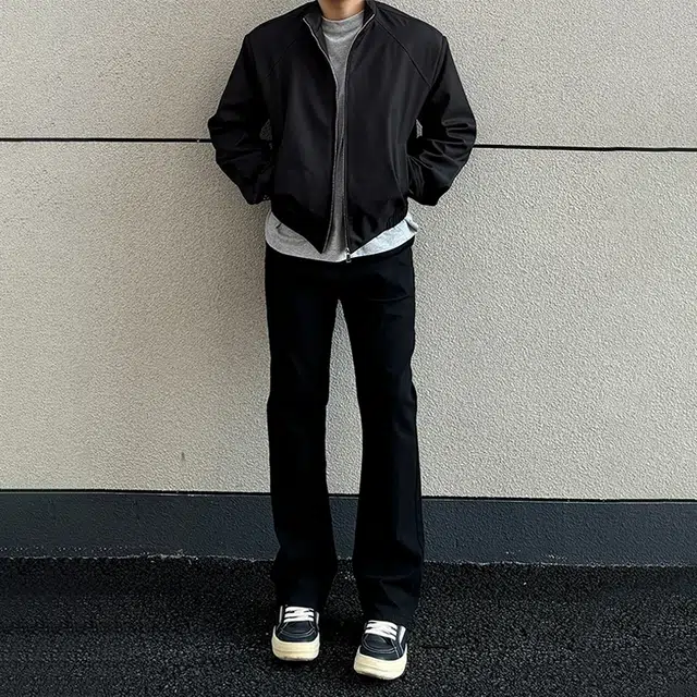 臣目 美式高街显瘦微喇裤子秋季修身窄版直筒裤弯刀牛仔裤 男女同款