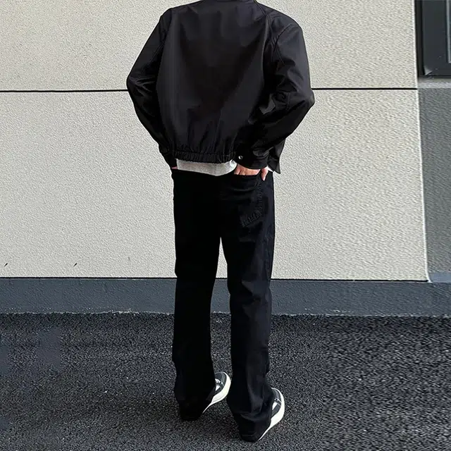臣目 美式高街显瘦微喇裤子秋季修身窄版直筒裤弯刀牛仔裤 男女同款