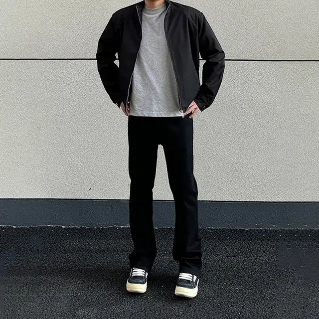 臣目 美式高街显瘦微喇裤子秋季修身窄版直筒裤弯刀牛仔裤 男女同款