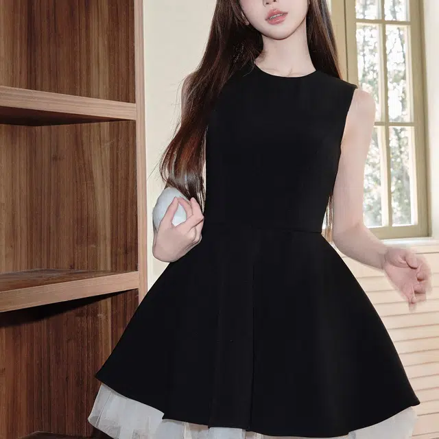 雾闪闪 百搭气质纯色休闲无袖连衣裙 女款