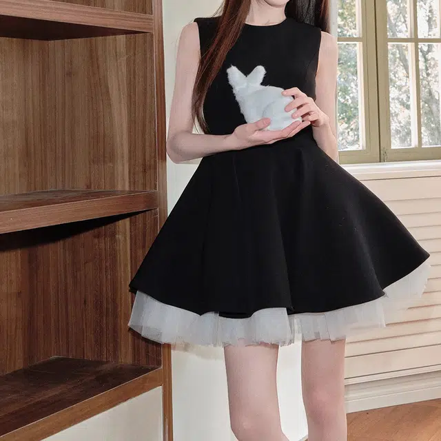 雾闪闪 百搭气质纯色休闲无袖连衣裙 女款