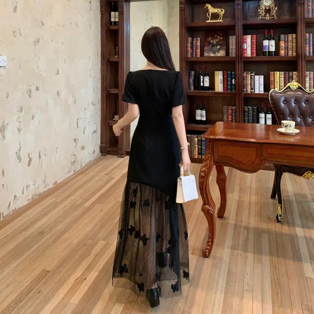 雾闪闪 法式名媛气质方领绝美蝴蝶网纱拼接收腰显瘦短袖连衣裙 女款