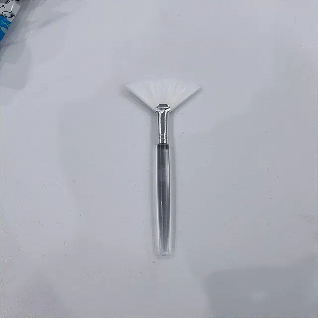 舒小奢  毛扇形刷果酸刷美容院皮肤管理扇形刷面膜工具化妆刷轻盈实用时尚触感细腻造型优雅修饰提升气质 便携修容定妆打底晕染柔软细节