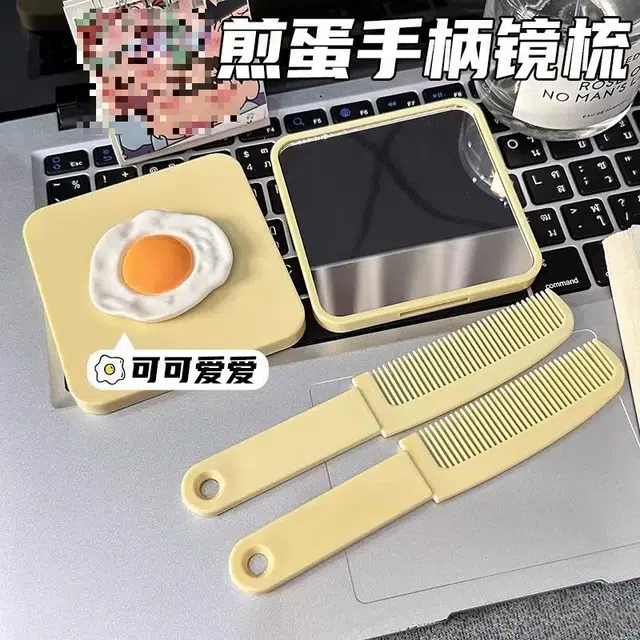 舒小奢可爱荷包蛋手柄镜高颜值带梳子便携补妆手持化妆镜镜梳一体小镜子