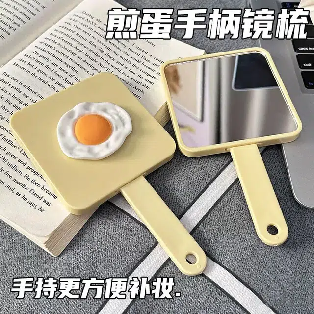舒小奢可爱荷包蛋手柄镜高颜值带梳子便携补妆手持化妆镜镜梳一体小镜子