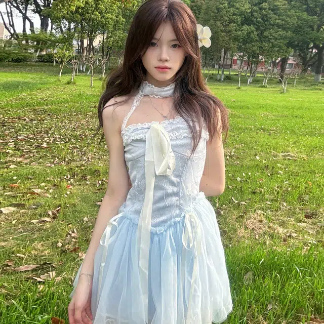 珠蒂美 甜辣穿搭蝴蝶结蕾丝拼接挂脖修身收腰裙子设计感吊带连衣裙 女款