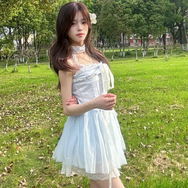 珠蒂美 甜辣穿搭蝴蝶结蕾丝拼接挂脖修身收腰裙子设计感吊带连衣裙 女款