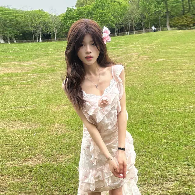 珠蒂美 甜辣穿搭纯欲不规则法式设计感腰显瘦绝美裙子碎花吊连衣裙 女款