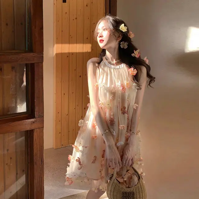 珠蒂美 甜辣穿搭法式挂脖长裙立体花朵显瘦公主吊带连衣裙 女款