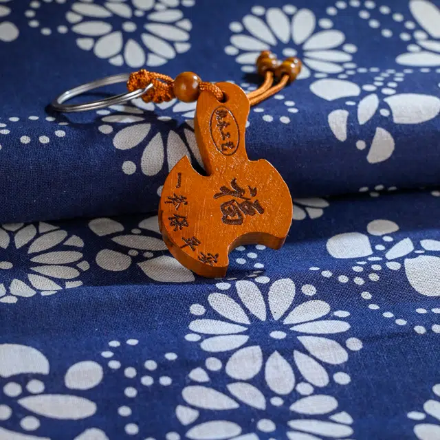 嫒柯 新中式国潮精致精品雕刻设计百搭复古文玩钥匙扣手机链车挂国风盘玩首饰前程什锦万事如意#好运 桃木 挂件 男女同款情侣款